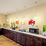 Quality Inn & Suites Near Tanger Outlet Mall 