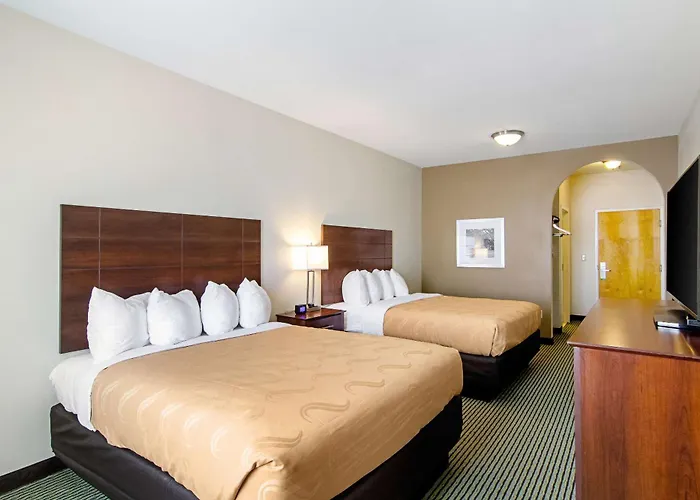 Quality Inn & Suites Near Tanger Outlet Mall