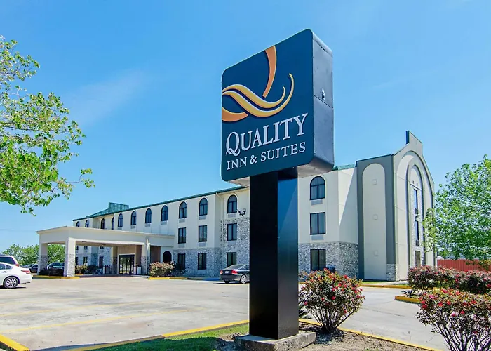 Quality Inn & Suites Near Tanger Outlet Mall