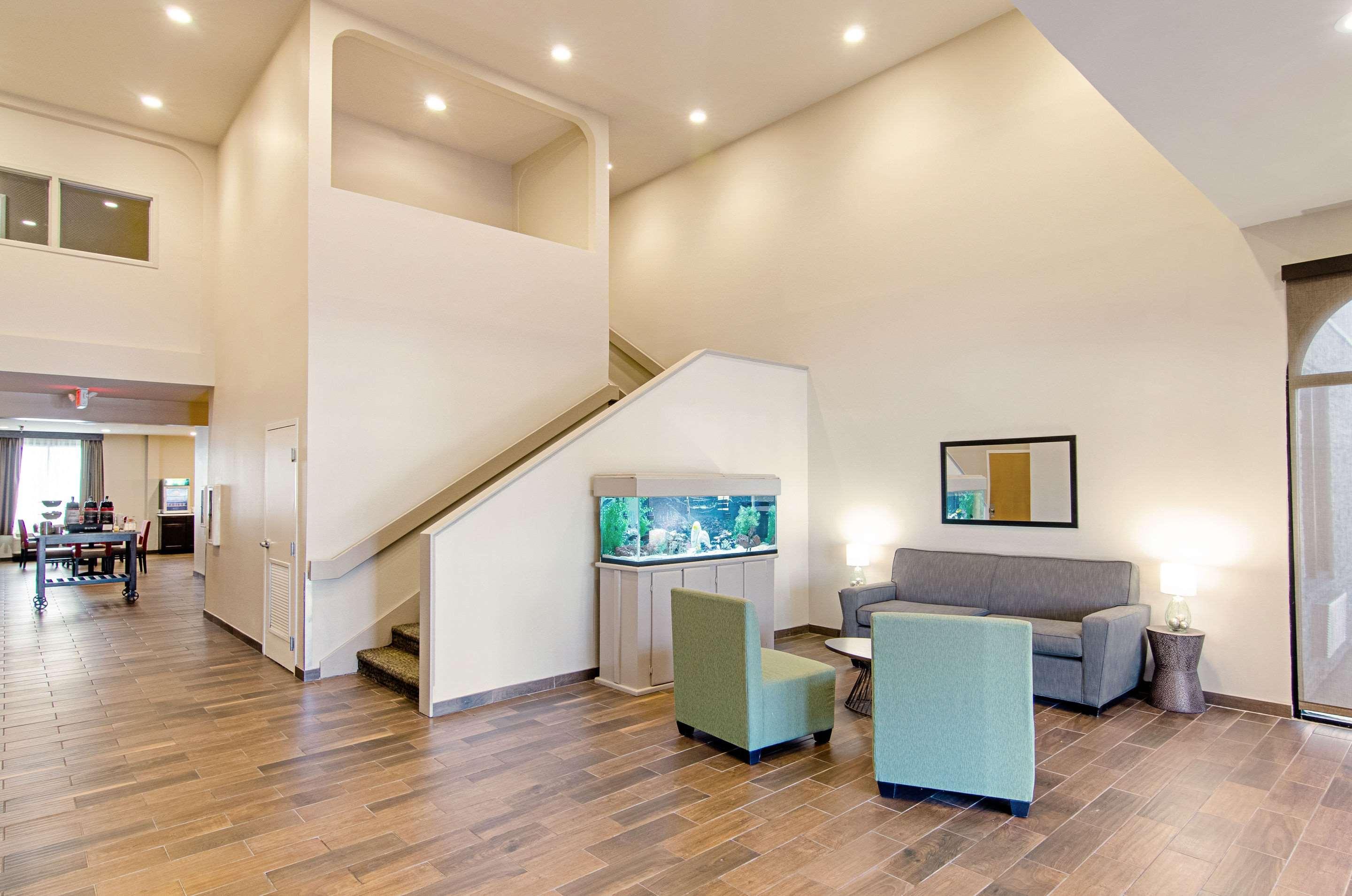 Quality & Near Tanger Outlet Mall Hotel Gonzales