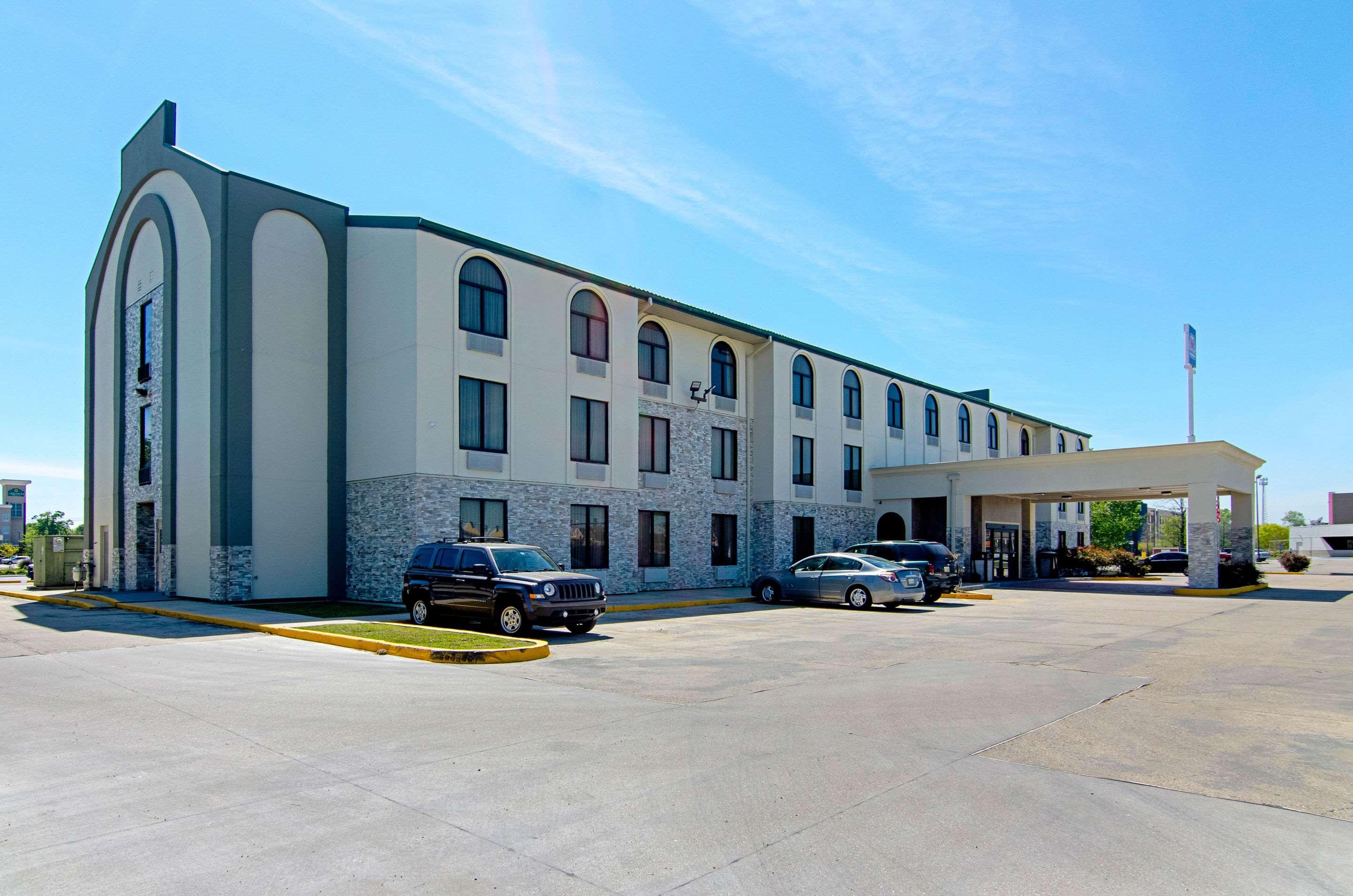 Hotel Quality & Near Tanger Outlet Mall 2*