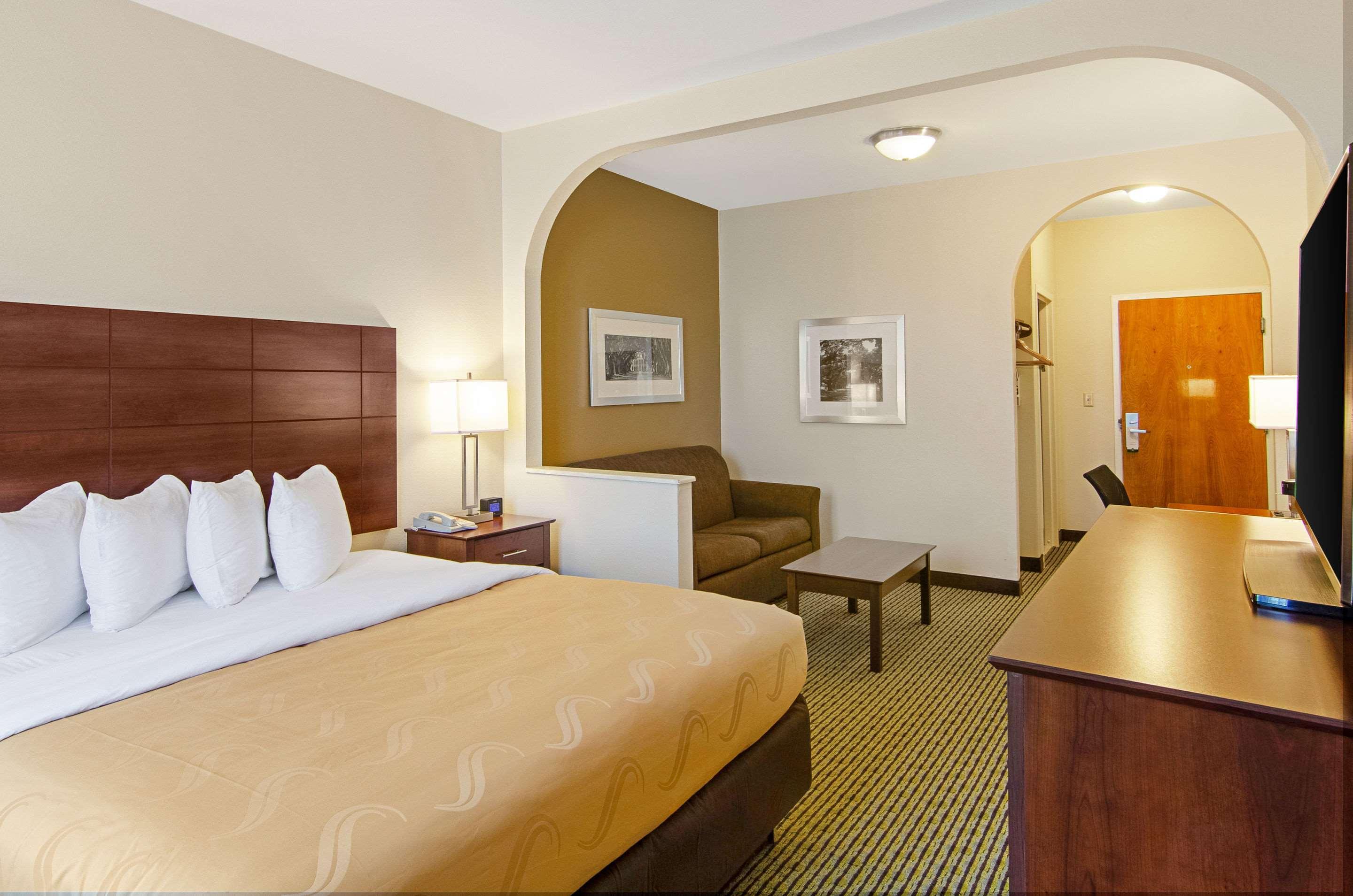 Hotel Quality & Near Tanger Outlet Mall Gonzales
