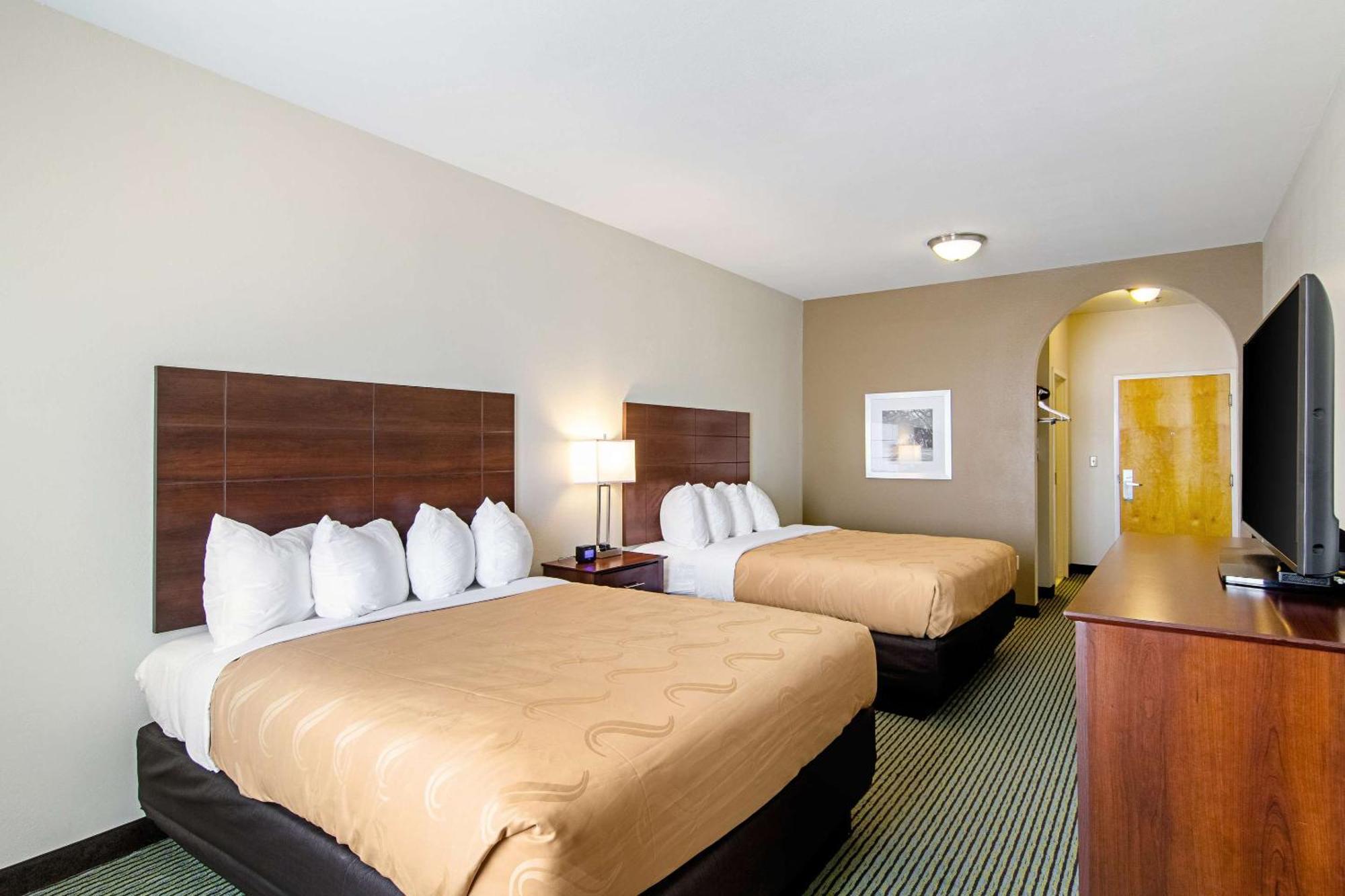 Hotel Quality & Near Tanger Outlet Mall Gonzales
