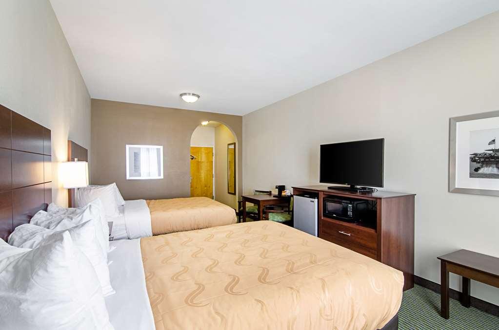 Hotel Quality & Near Tanger Outlet Mall