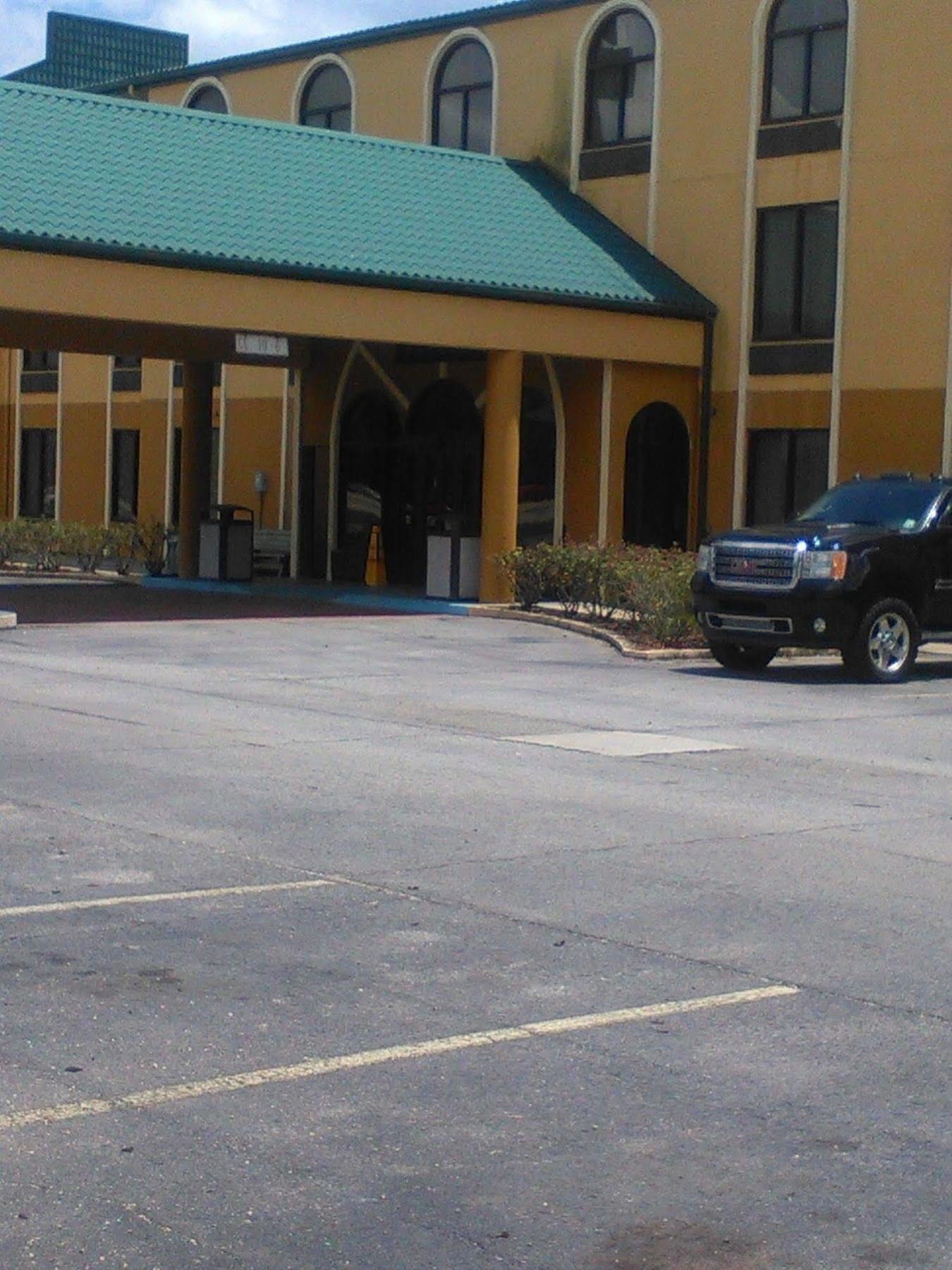 Quality & Near Tanger Outlet Mall Hotel 2*