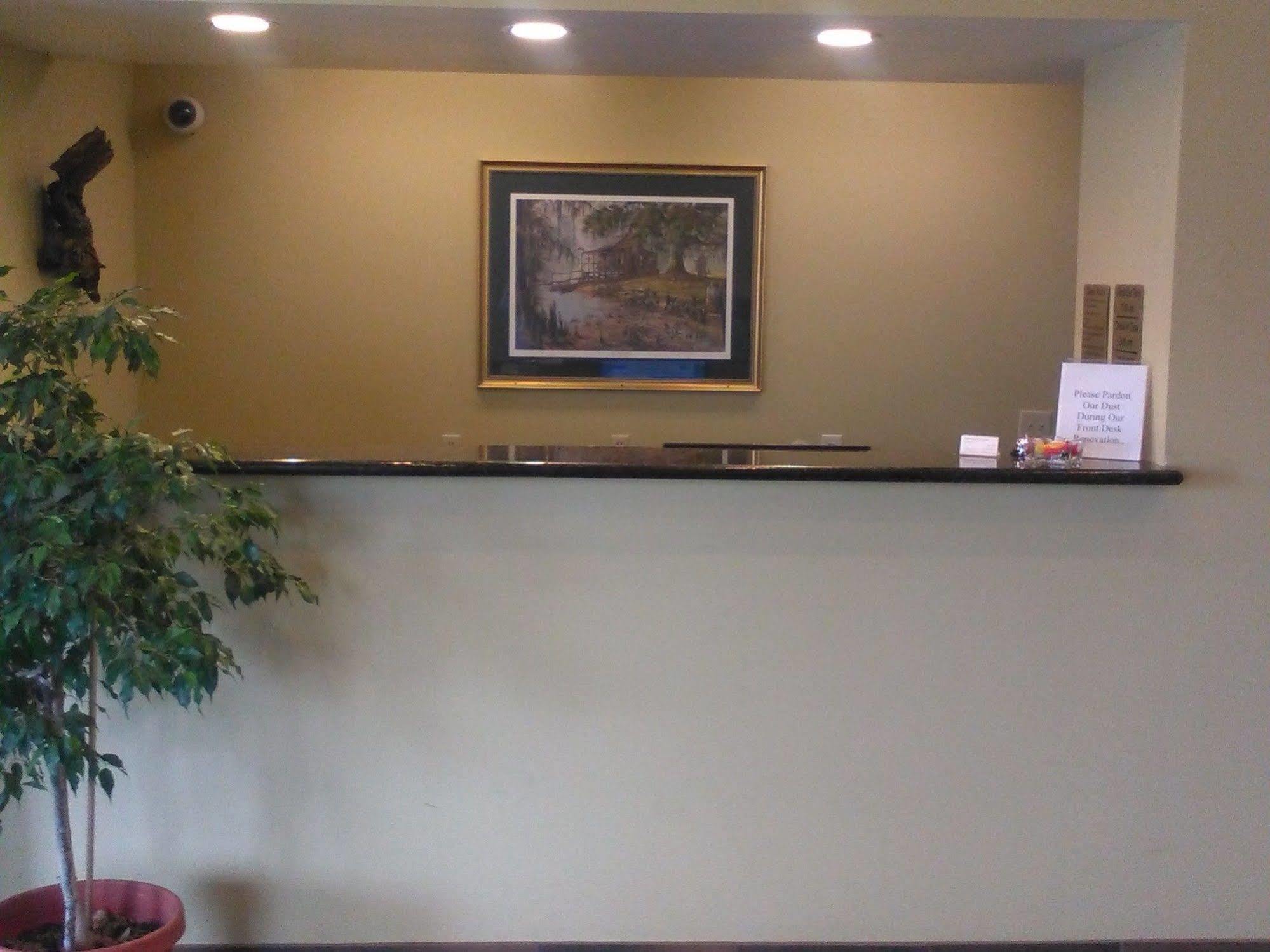 Hotel Quality & Near Tanger Outlet Mall 2*